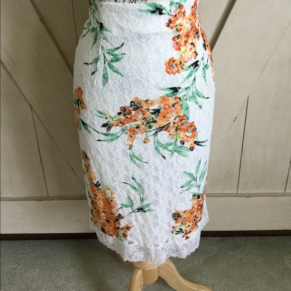 🧡Eva Mendes Floral Pencil Skirt🧡 - Picture 2 of 8